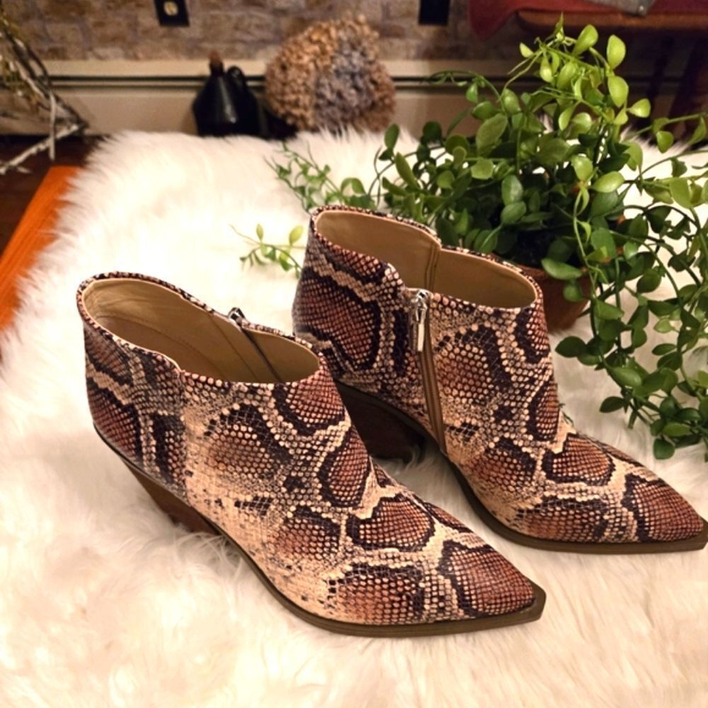 Nwt Vince Camuto Snake Skin Women's Boots Size 10